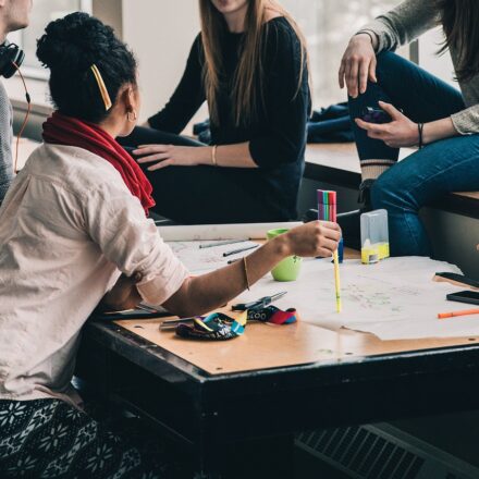 Comment persuader un groupe étape par étape ?